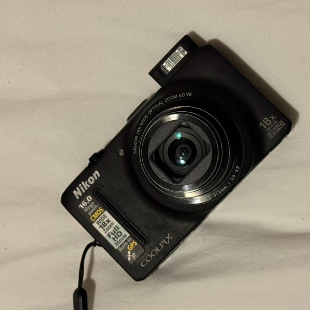 Nikon Black Coolpix Compact Camera with 18x Zoom